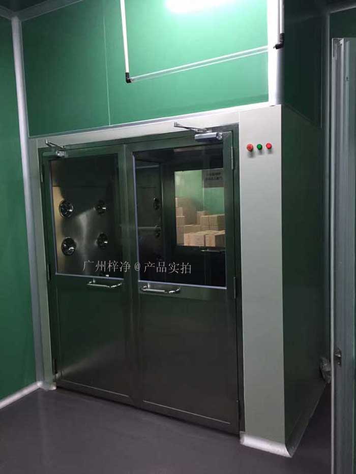 風淋室（又名空氣浴塵室、風淋房、風淋門、空氣吹淋室、AIR SHOWER，風淋設備，風淋機之類）