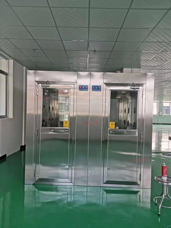 潔凈室風(fēng)淋室安裝現(xiàn)場實(shí)拍圖