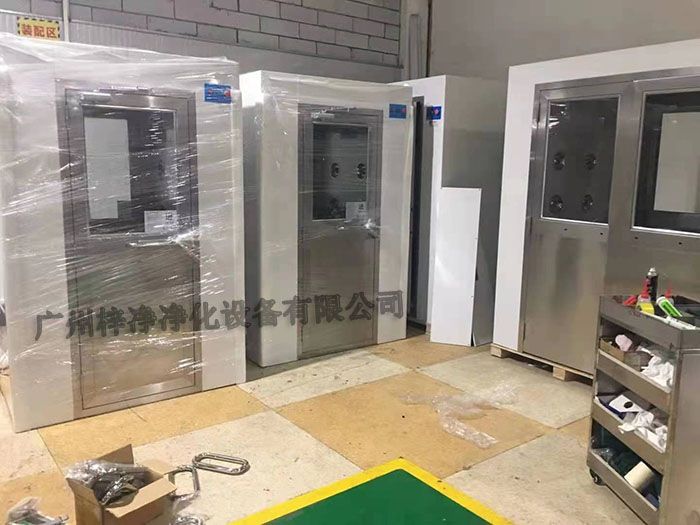 風淋室的類型繁多，不同類型的風淋室適用于不同的場合和需求