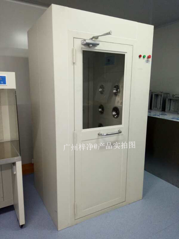 風(fēng)淋室運(yùn)行過(guò)程中產(chǎn)生的噪音可能會(huì)對(duì)操作人員造成不適，影響工作效率。