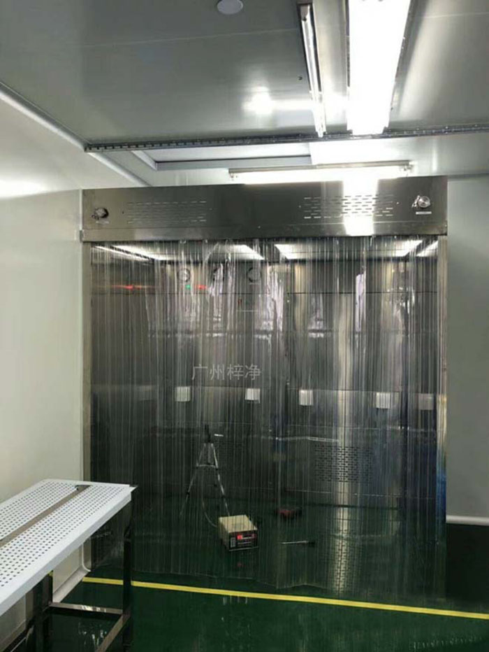 負(fù)壓稱(chēng)量罩在制藥行業(yè)中，對(duì)藥品成分的精確稱(chēng)量至關(guān)重要。