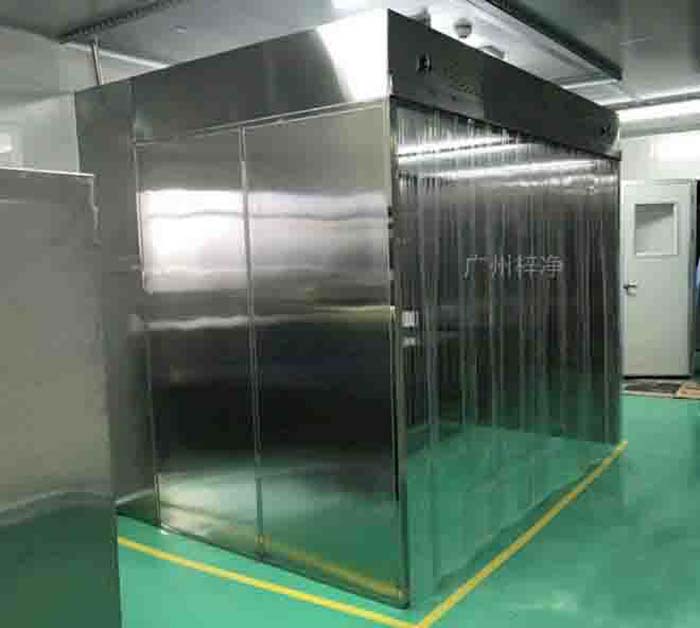 潔凈層流罩通過特殊的氣流組織，形成均勻、穩定的氣流層，確保工作區域內的空氣潔凈度。