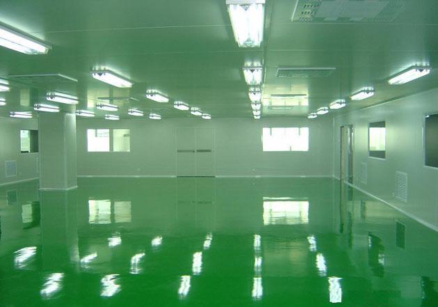 工作人員在進入潔凈區(qū)前先要經(jīng)過風淋室吹淋除塵后才能進入潔凈區(qū)工作。
