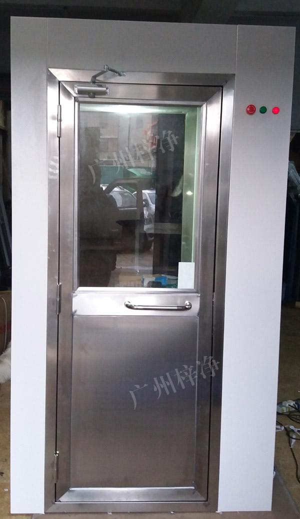 ZJ-AAS-1200-1型風淋室 ZJ-AAS-1200-1型風淋室通過人數(shù)為1-2人每次